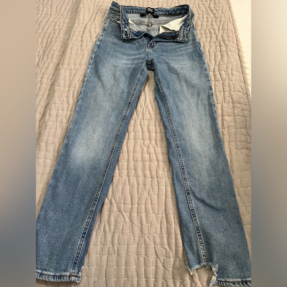 2
BDG High Rise Girlfriend Light Wash Jeans Size 26